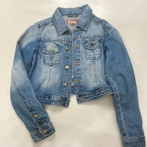 H&M Jean jacket. Barely worn in almost perfect condition.